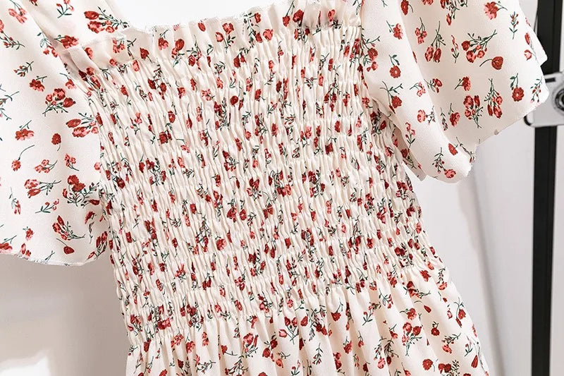 Rosenslöja – Chiffongklänning med blommönster