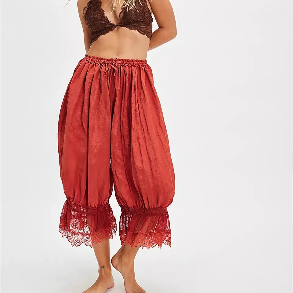 Bloomers med spetsvolanger