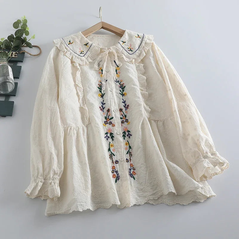 Förgätmigej – Broderad spetsblus