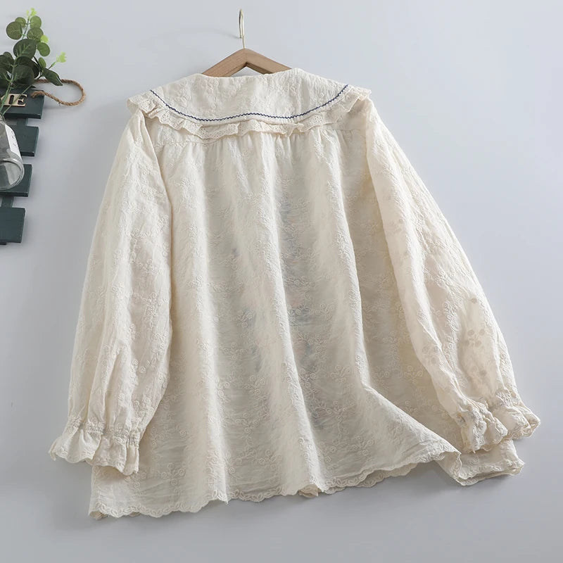 Förgätmigej – Broderad spetsblus